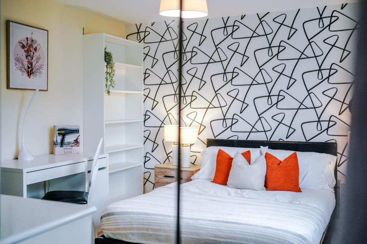Chic 2 Bed House With Garden & Free Parking Villa Manchester Exteriör bild