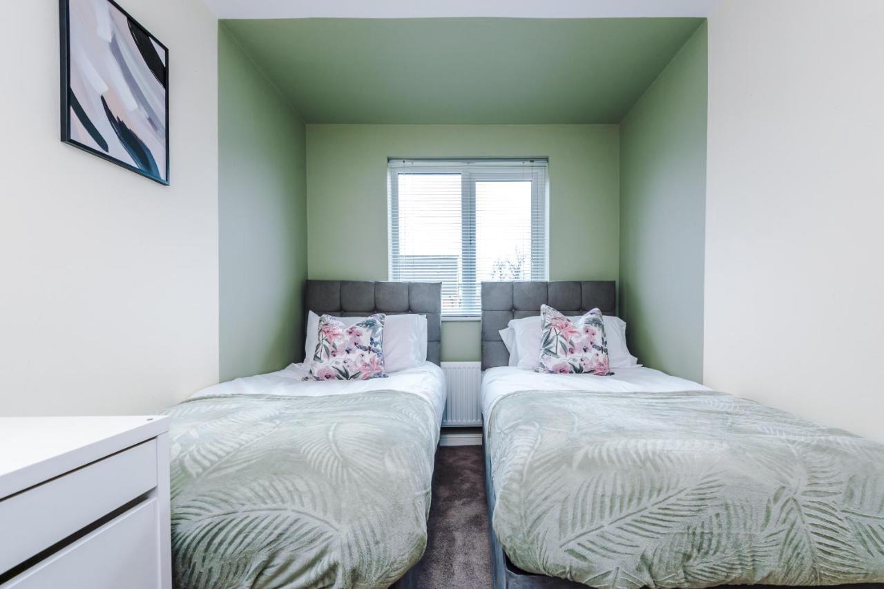 Chic 2 Bed House With Garden & Free Parking Villa Manchester Exteriör bild
