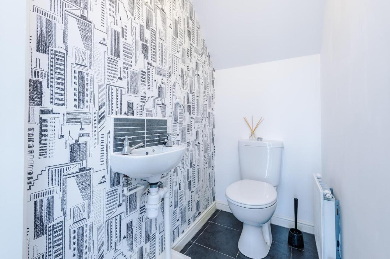 Chic 2 Bed House With Garden & Free Parking Villa Manchester Exteriör bild