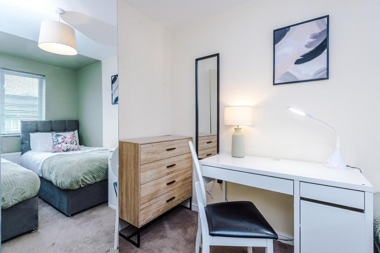 Chic 2 Bed House With Garden & Free Parking Villa Manchester Exteriör bild