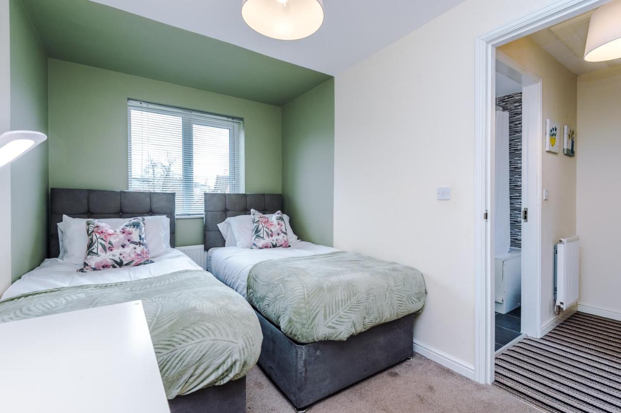 Chic 2 Bed House With Garden & Free Parking Villa Manchester Exteriör bild