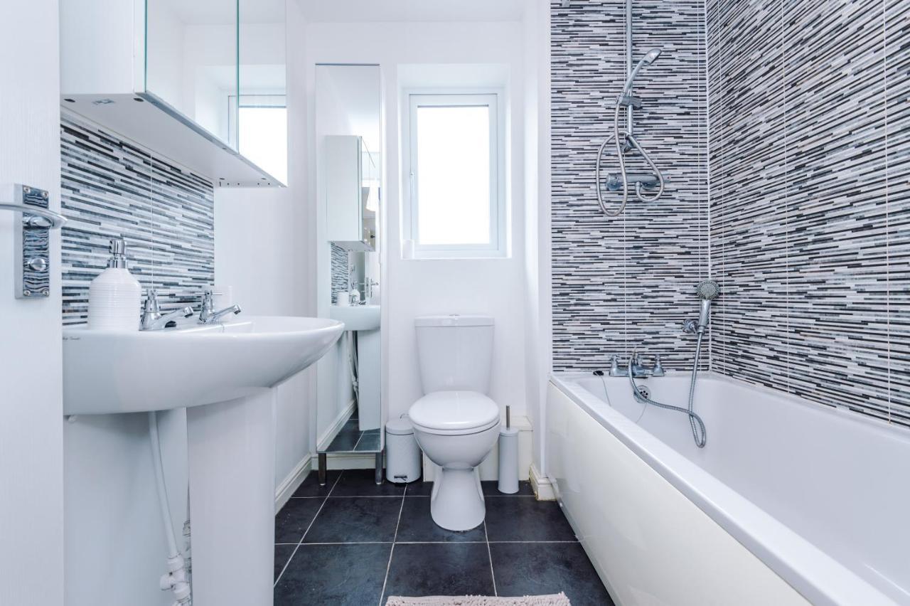 Chic 2 Bed House With Garden & Free Parking Villa Manchester Exteriör bild