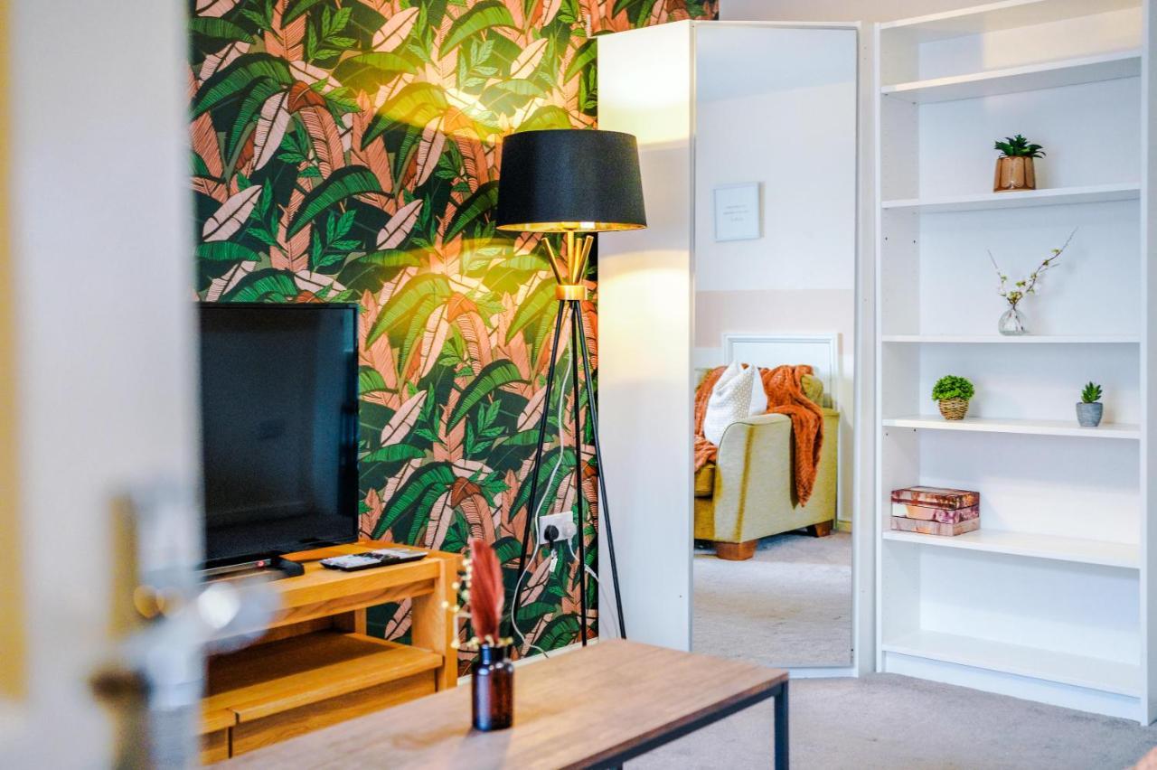 Chic 2 Bed House With Garden & Free Parking Villa Manchester Exteriör bild
